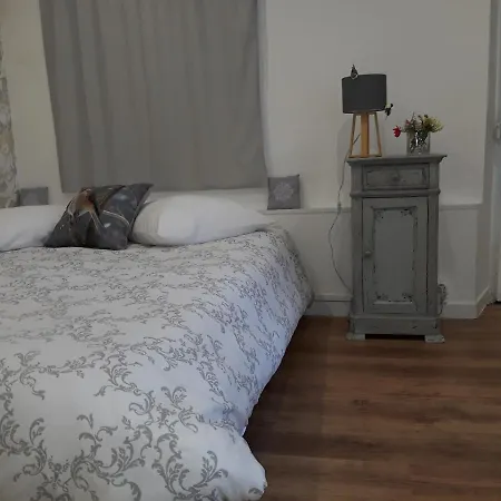 Semesterbostad La Maison Des Mirabelles *